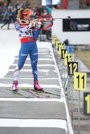 Gabriela Koukalová na střelnici.
