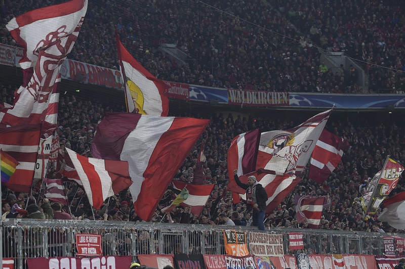 Fanoušci Bayernu protestovali proti ceně vstupenek na LM, klub teď zaplatí pokutu.