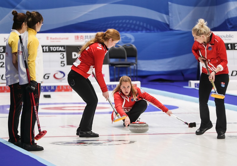 České curlerky se na olympiádu nepodívají. České curlerky se na olympiádu nepodívají.