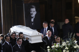 Poslední rozloučení s francouzským rockerem a hercem Johnnym Hallydayem.