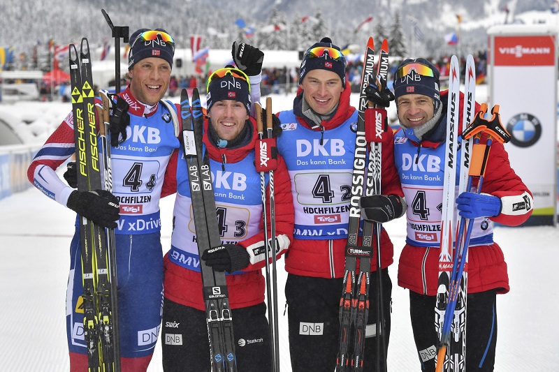 Štafeta norským biatlonistů oslavila v Hochfilzenu vítězství.