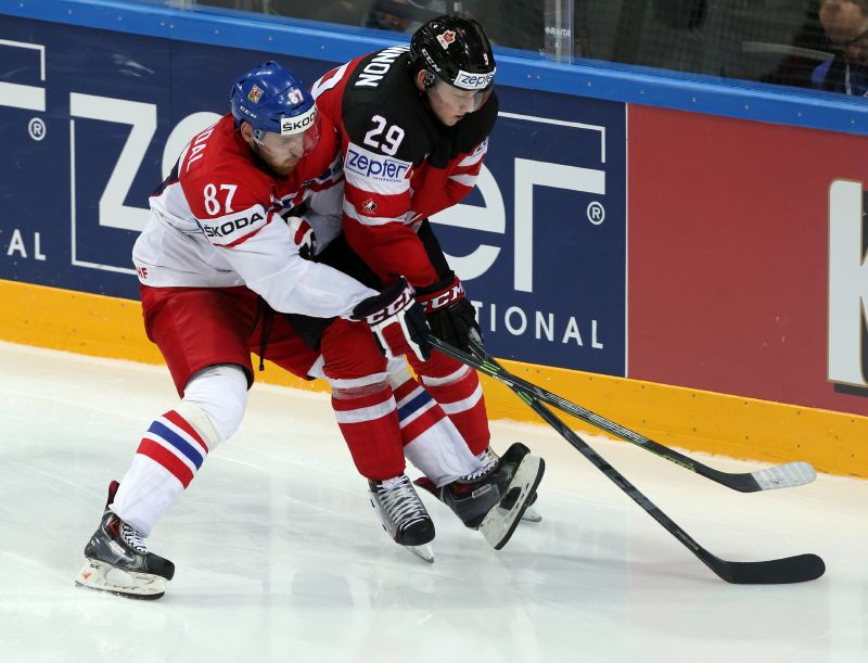 Jakub Nakládal (vlevo) v reprezentačním dresu. Jakub Nakládal (vlevo) v reprezentačním dresu.