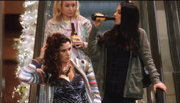 Snímek z filmu Matky na tahu o Vánocích.