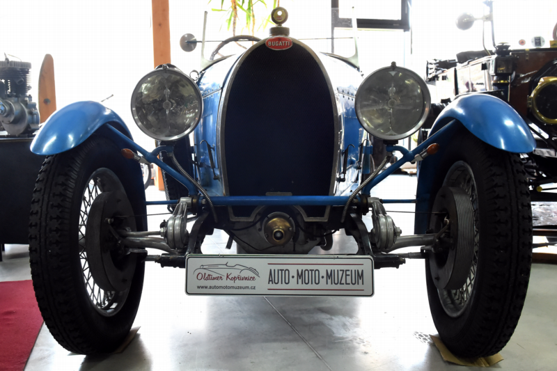 Historický vůz Bugatti T40 Grand Sport.
