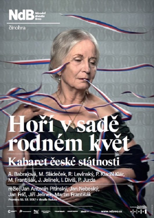 Plakát k představení Hoří v sadě rodném květ.
