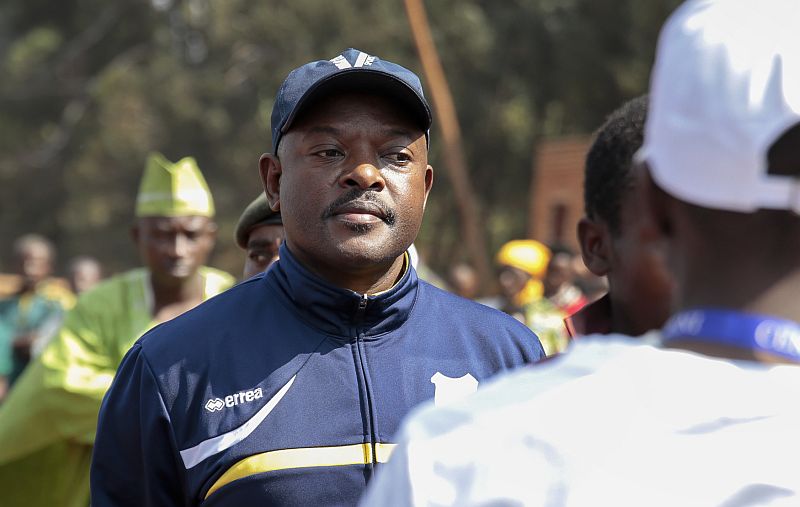 Burundi zmítají nepokoje od předloňského dubna, kdy prezident Pierre Nkurunziza (na snímku) oznámil, že se bude ucházet o třetí mandát v řadě a v červenci ve sporných volbách zvítězil.