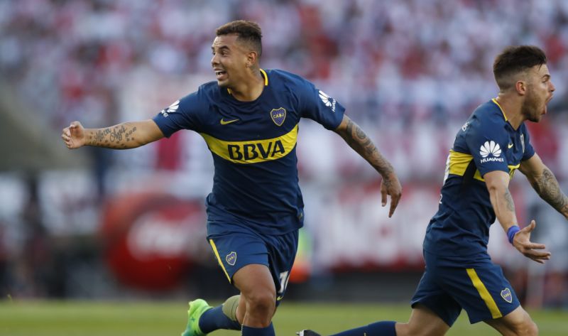 Fotbalista Edwin Cardona v dresu týmu Boca Juniors (ilustrační foto).