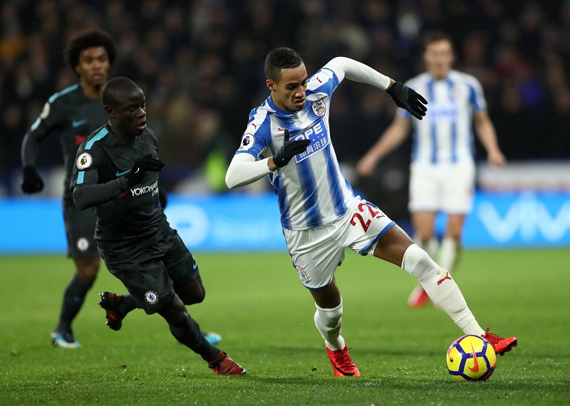 Chelsea porazila Huddersfield a dotáhla se bodově na druhý Manchester United. Chelsea porazila Huddersfield a dotáhla se bodově na druhý Manchester United.