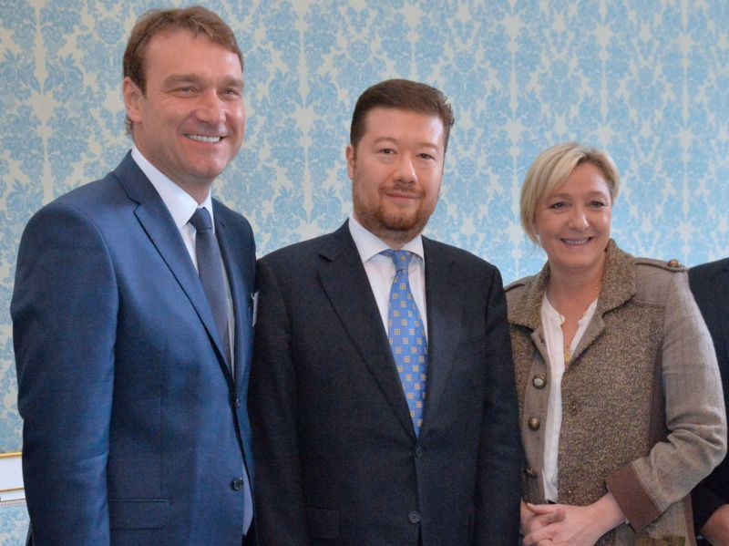 Radim Fiala (vlevo), Tomio Okamura a Marine Le Penová.