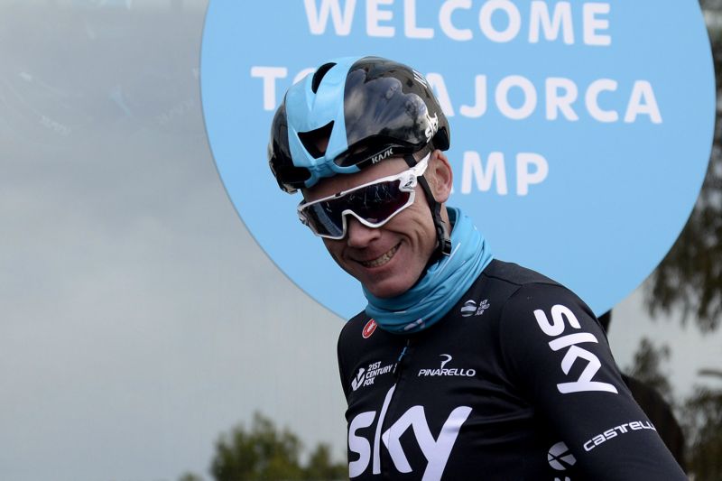 Britský cyklistický fenomén Chris Froome má problémy s dopingem.