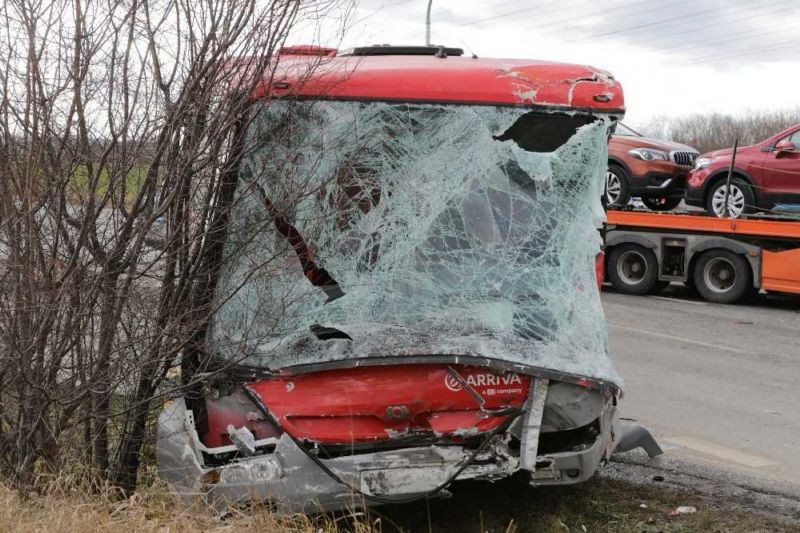 Nabouraný autobus.