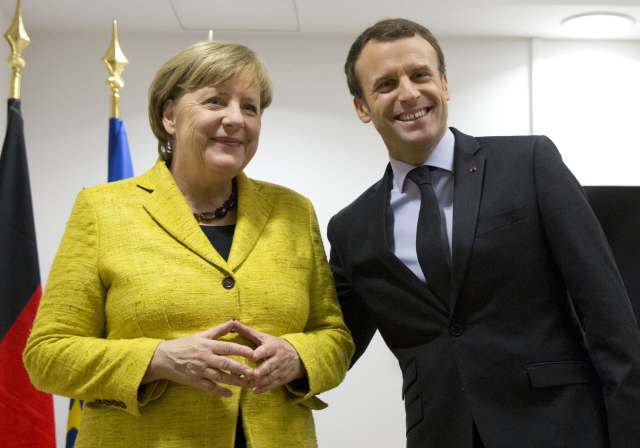 Angela Merkelová a Emmanuel Macron na summitu EU v Bruselu. 