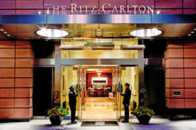 Hotely Ritz-Carlton jsou už více než století symbolem bohatství a luxusu. Hotely Ritz-Carlton jsou už více než století symbolem bohatství a luxusu.