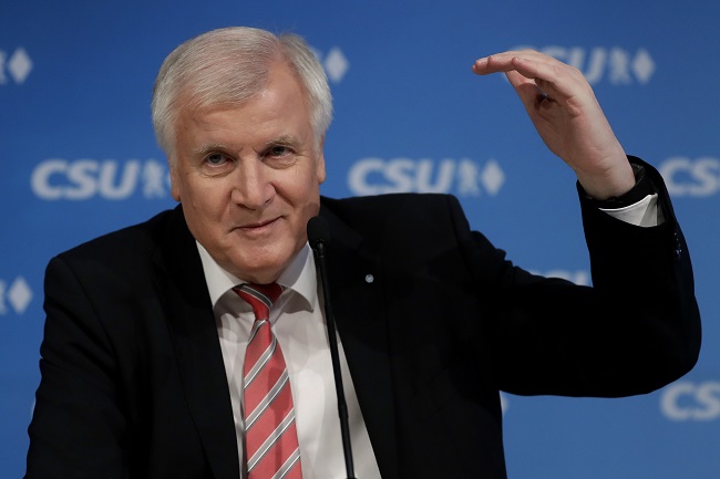 Končící bavorský premiér Horst Seehofer. Končící bavorský premiér Horst Seehofer.