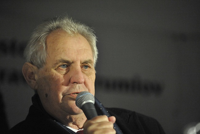 Podle průzkumů se mezi favotity řadí Miloš Zeman. Podle průzkumů se mezi favotity řadí Miloš Zeman.