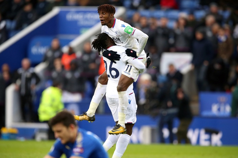 Fotbalisté Crystal Palace se radují ze vstřelené branky.