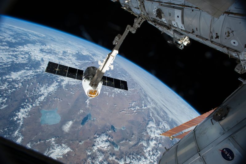 ISS, připojení lodi.