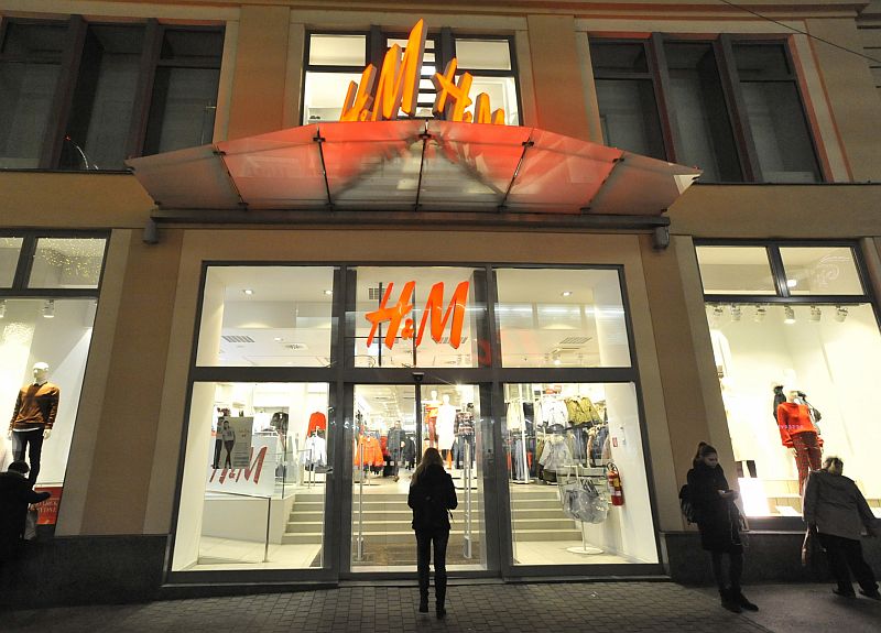 Vedle elektroniky, oblečení a kosmetiky lidé více nakupovali potraviny na sváteční stůl. Zájem se také z e-shopů částečně přesunul do kamenných nákupních center (ilustrační foto).