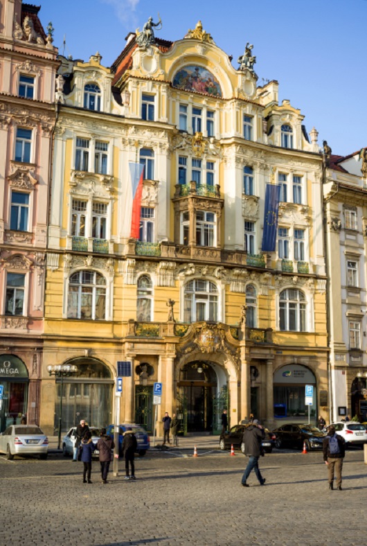 Budova Ministerstva pro místní rozvoj na Staroměstském náměstí. 