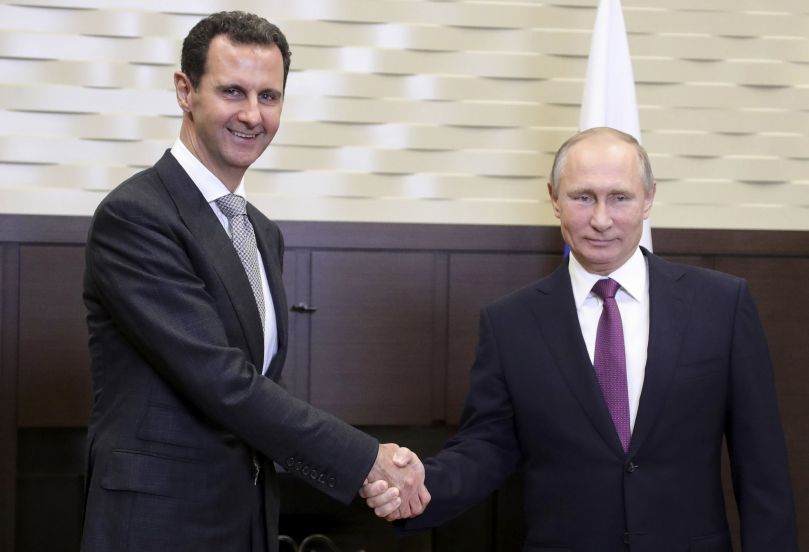 Zleva syrský prezident Bašár Asad se svým ruským protějškem Vladimirem Putinem.
