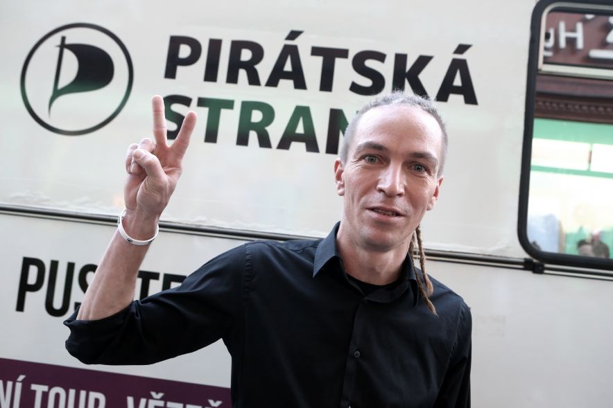 Předseda Pirátů Ivan Bartoš. Předseda Pirátů Ivan Bartoš.