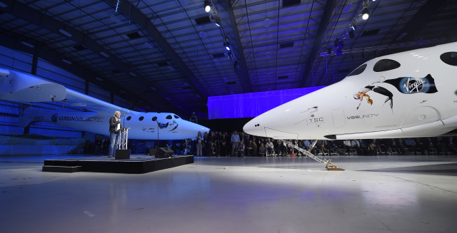Richard Branson představuje Virgin Galactic Spaceship 2. 