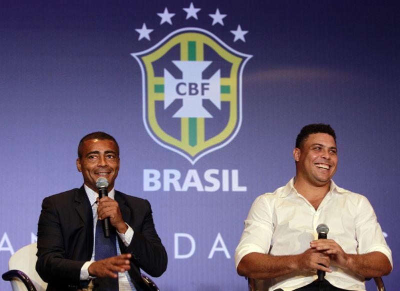 Dva slavní brazilští fotbalisté Romario a Ronaldo.
