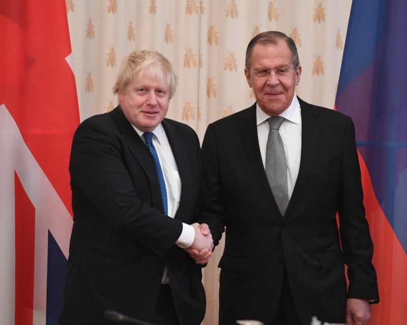 Boris Johnson (vlevo) a Sergej Lavrov. Boris Johnson (vlevo) a Sergej Lavrov.