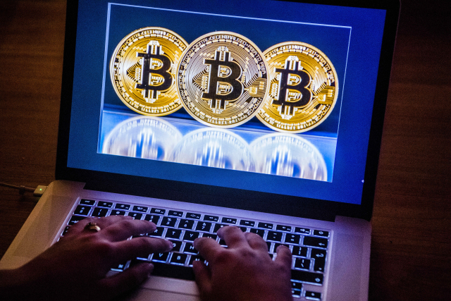 Bitcoin, digitální měna.