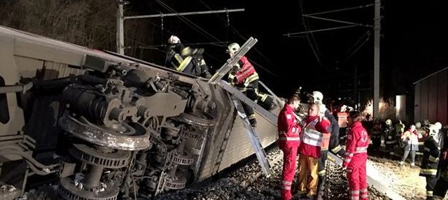 Srážka vlaků poblíž města Klosterneuburg v Rakousku.