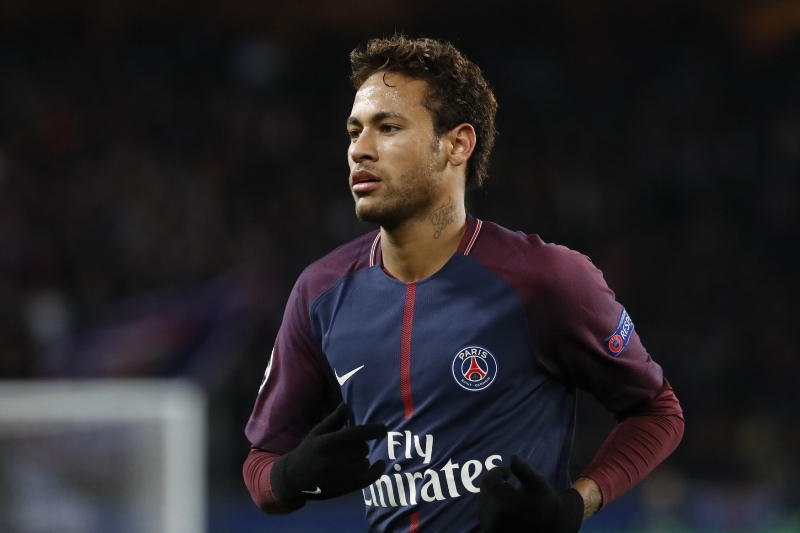 Symbolem rekordního roku 2017 se stal drahý přestup Brazilce Neymara z Barcelony do PSG.