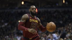 LeBron James překonal dlouholetý rekord Michaela Jordana v počtu bodů v play-off.
