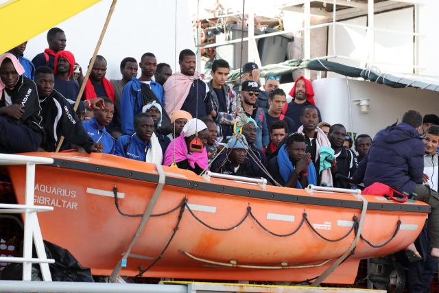 Migranti přijíždějící na Sicílii. Migranti přijíždějící na Sicílii.
