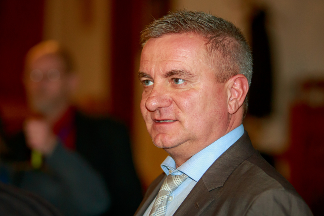 Současný kancléř Vratislav Mynář prověrku nemá.