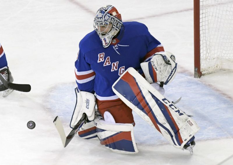 Český gólman v Brance Rangers Ondřej Pavelec.