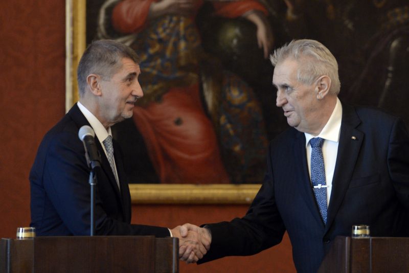 Zleva Andrej Babiš a Miloš Zeman. Zleva Andrej Babiš a Miloš Zeman.