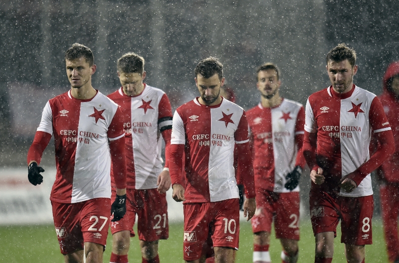 Finanční situace Slavie se zlepšuje. Finanční situace Slavie se zlepšuje.