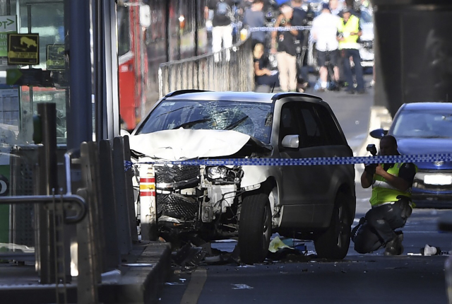 Útok terénním autem v centru Melbourne. Útok terénním autem v centru Melbourne.