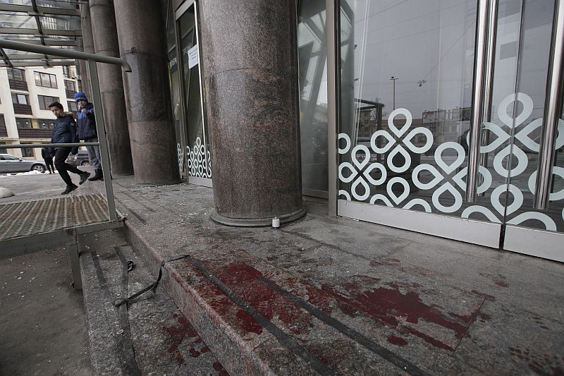 Ve středu večer explodovalo v supermarketu petrohradského zábavního centra podomácku vyrobené výbušné zařízení o síle odpovídající výbuchu 200 gramů trhaviny TNT.