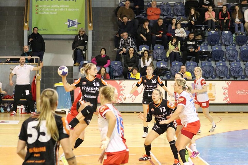 Mostecké házenkářky porazily ve finále poháru pražskou Slavii. Mostecké házenkářky porazily ve finále poháru pražskou Slavii.
