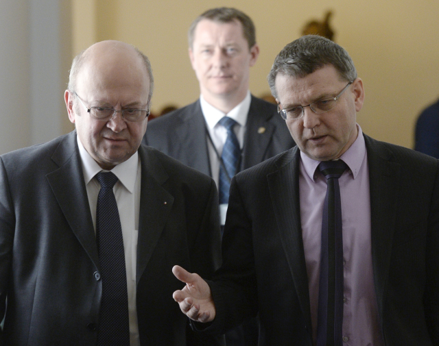 Vladimír Remek (vlevo) a bývalý ministr zahraničí Lubomír Zaorálek.
