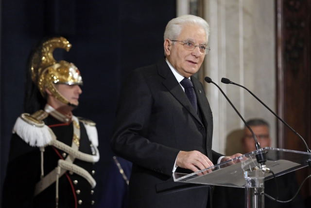 Italský prezident Sergio Mattarella. Italský prezident Sergio Mattarella.