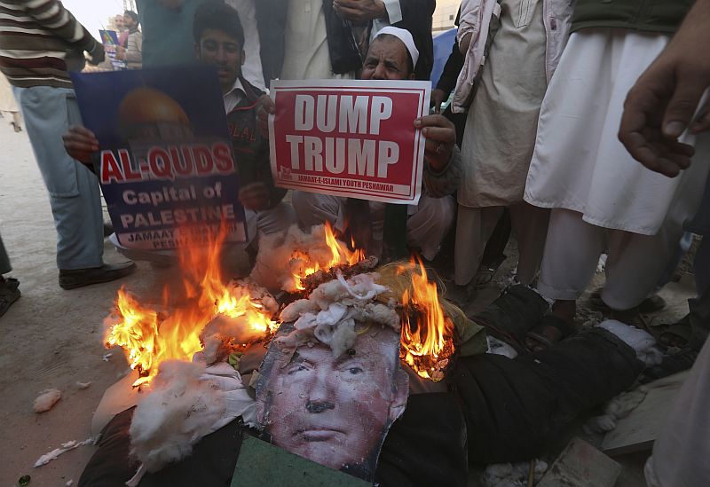 Íránské protesty proti americkému prezidentu Trumpovi. Íránské protesty proti americkému prezidentu Trumpovi.