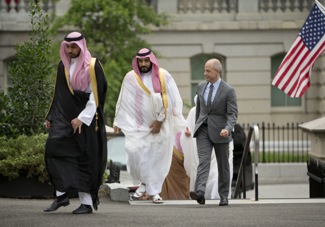 Korunní princ Muhammad bin Salmán (uprostřed).