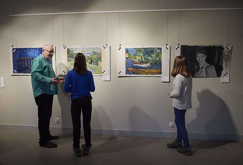 Nizozemský malíř Vincent van Gogh vytvořil během deseti let kolem tisíce obrazů. Nizozemský malíř Vincent van Gogh vytvořil během deseti let kolem tisíce obrazů.