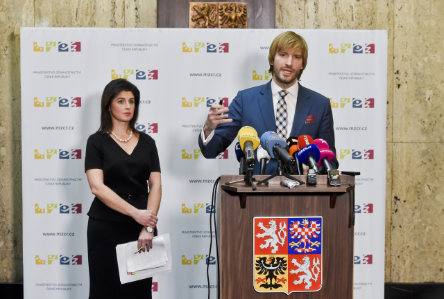 Zastupující ředitelka Státního ústavu pro kontrolu léčiv (SÚKL) Irena Storová a ministr zdravotnictví Adam Vojtěch. Zastupující ředitelka Státního ústavu pro kontrolu léčiv (SÚKL) Irena Storová a ministr zdravotnictví Adam Vojtěch.