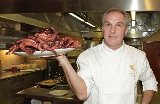 "Mimořádně oblíbené jsou naše chobotnice na grilu, sépiové rizoto nebo frutti di mare - mořské plody, rybí tataráčci, carpaccia," vyjmenovává šéfkuchař.