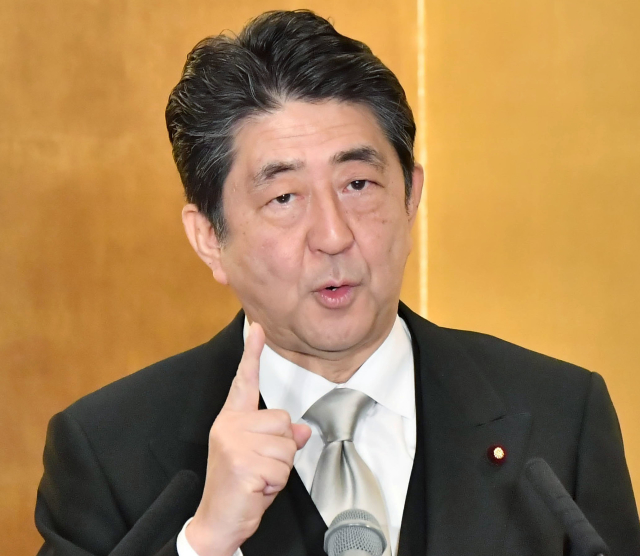 Japonský premiér Šinzó Abe. Japonský premiér Šinzó Abe.