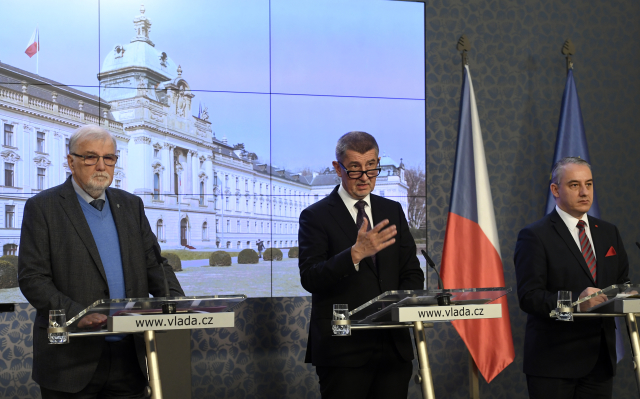 Andrej Babiš (uprostřed). Andrej Babiš (uprostřed).