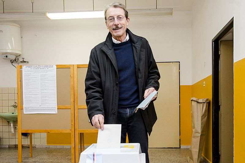 Jiří Hlavatý (na snímku) postoupil v senátních volbách na Trutnovsku do druhého kola. Jiří Hlavatý (na snímku) postoupil v senátních volbách na Trutnovsku do druhého kola.